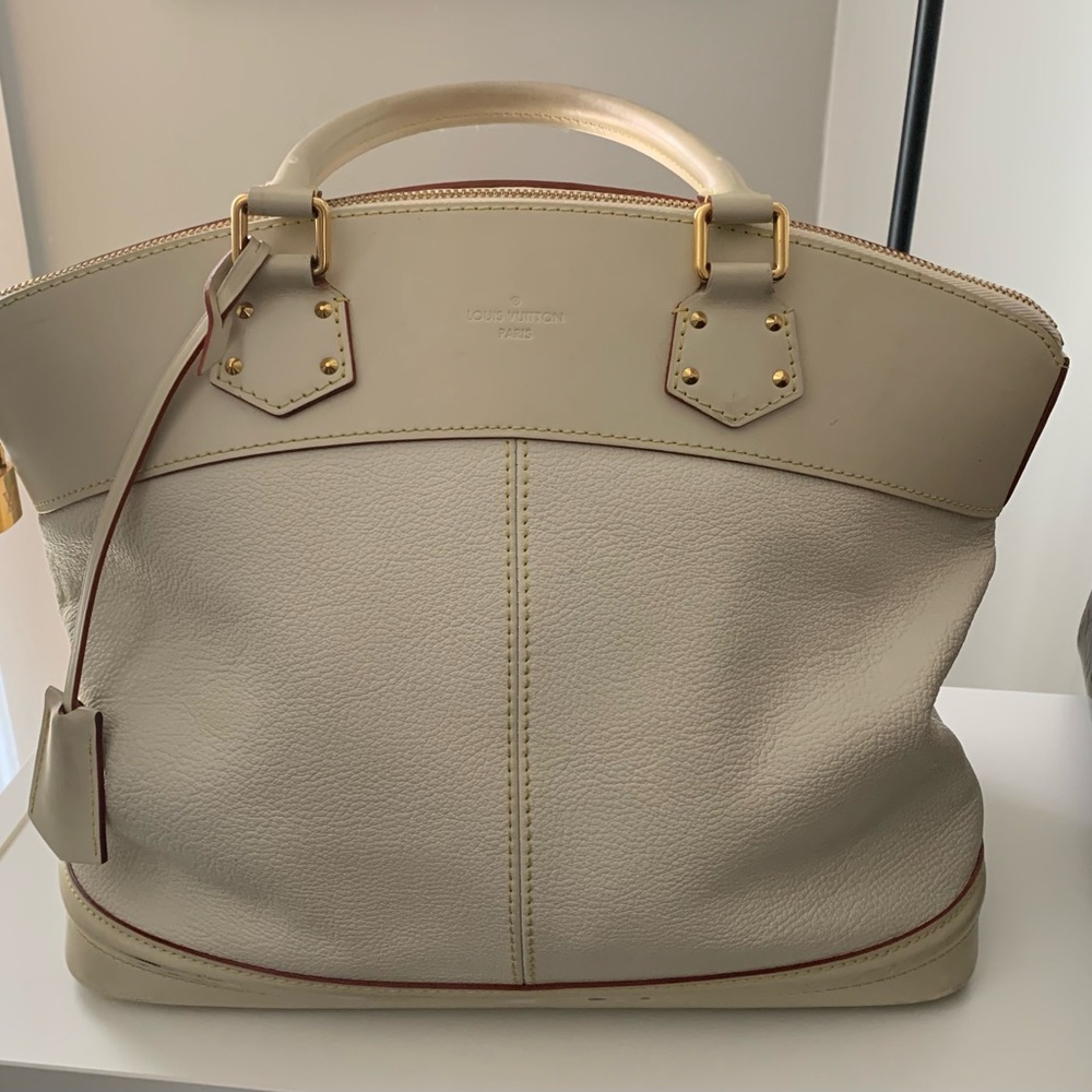 Louis Vuitton Suhali Lockit Bag in Preloved condition - Picture 1 of 16